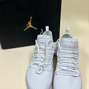 NEW Nike Jordans Boys Formula 23 White Sz 5.5y
